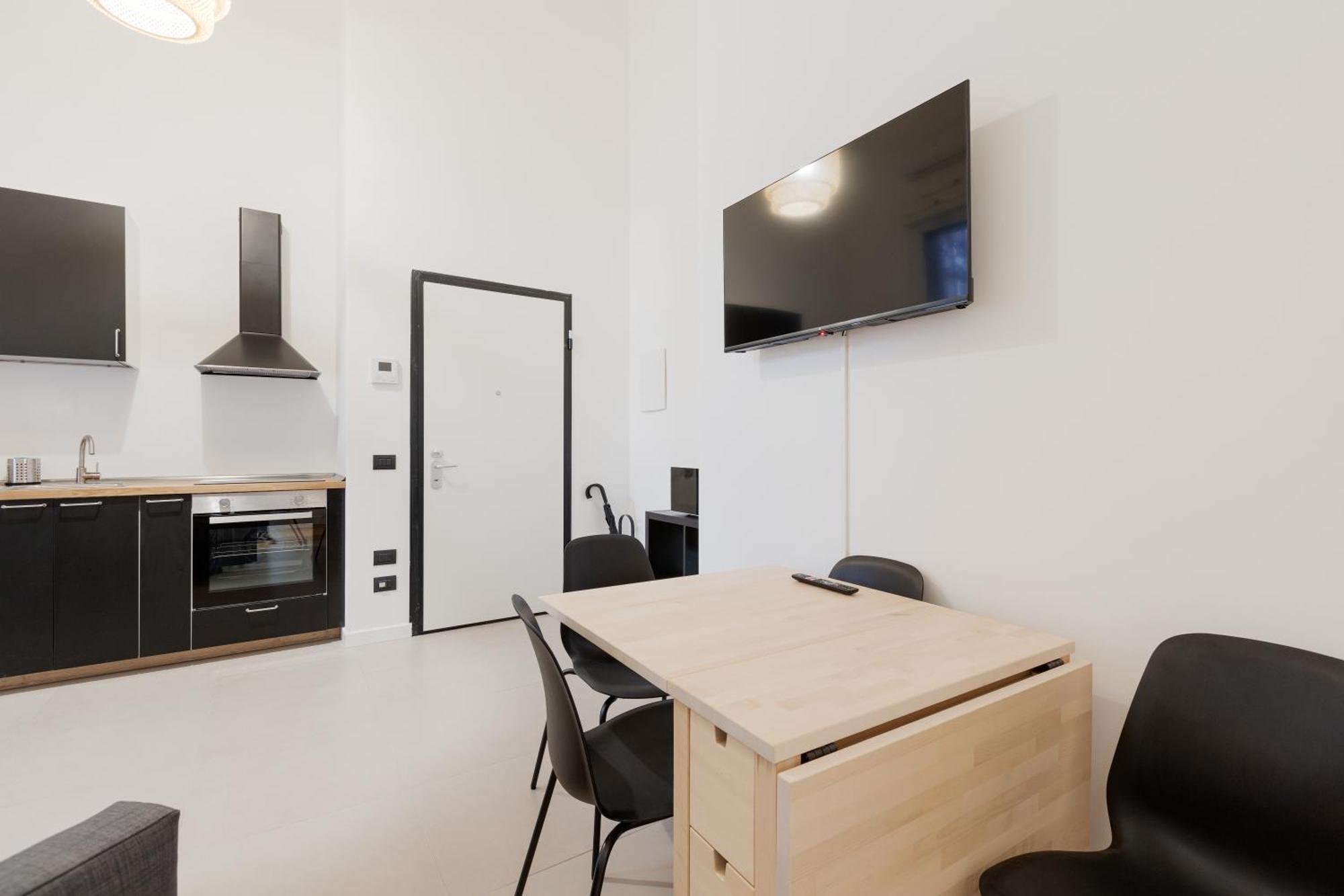 דירות מילאנו Cozy Corner With Balcony And Private Garage! מראה חיצוני תמונה
